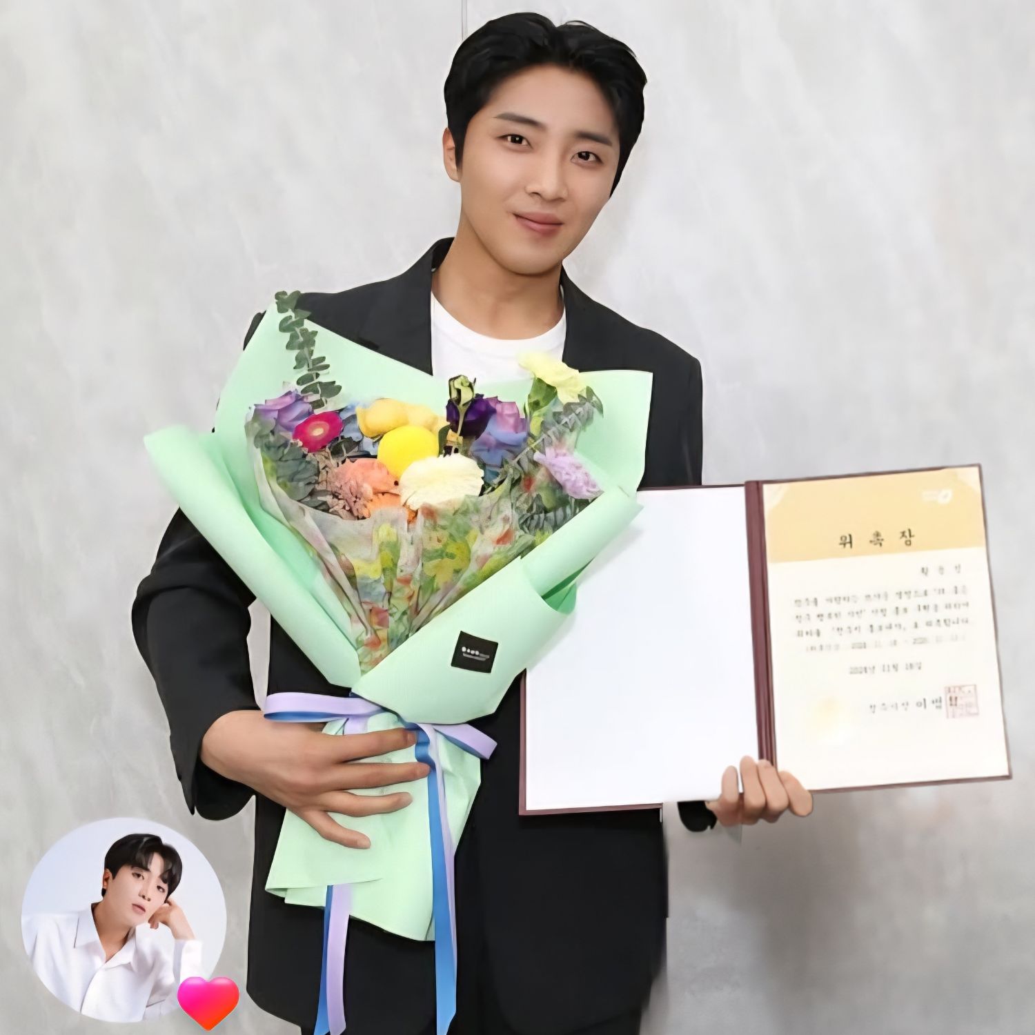 A moment captured by a fan of Hwang Yunsung