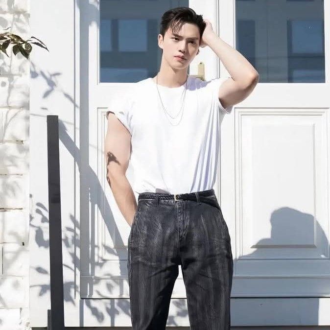 A moment captured by a fan of Song Kang