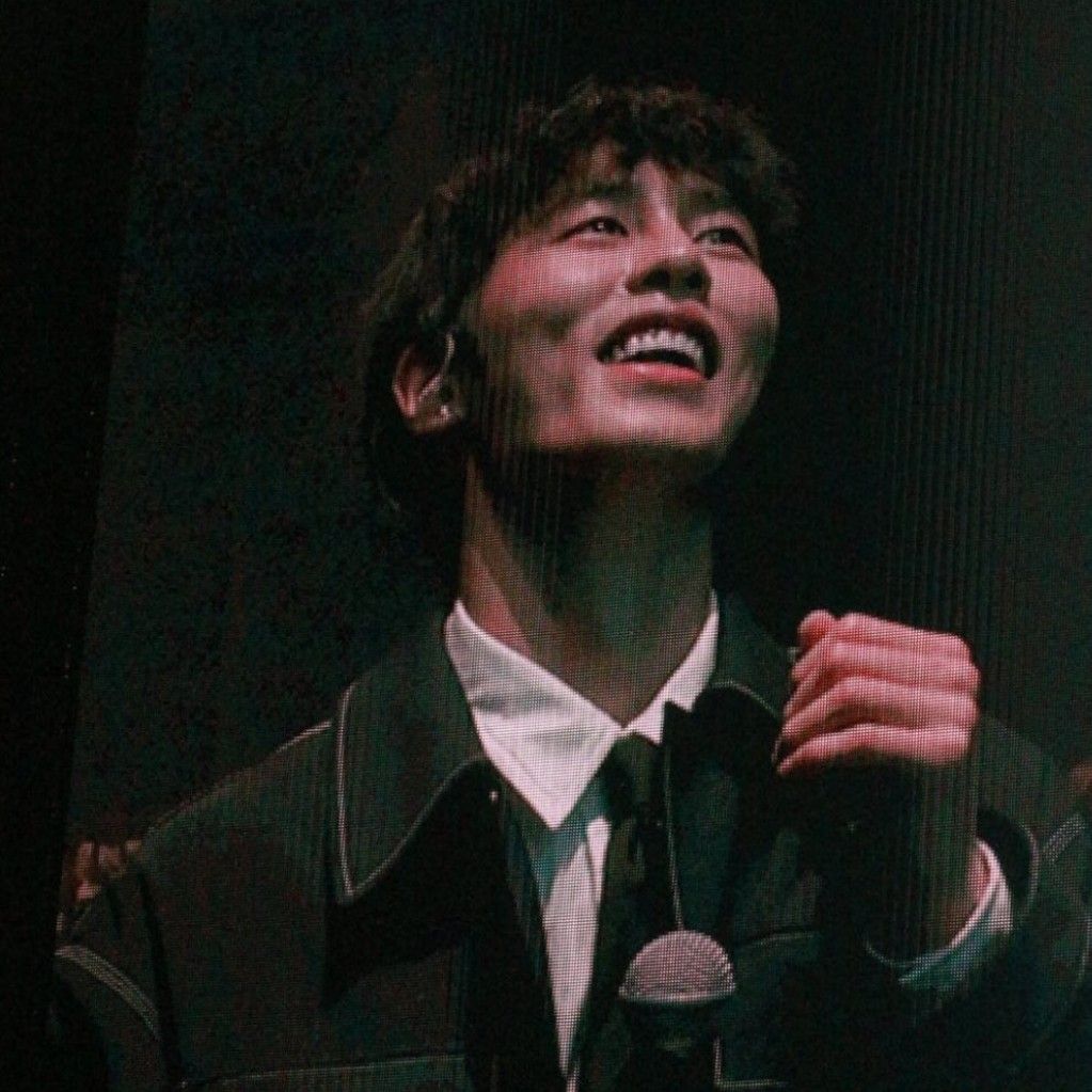 A moment captured by a fan of Lee Jaewook