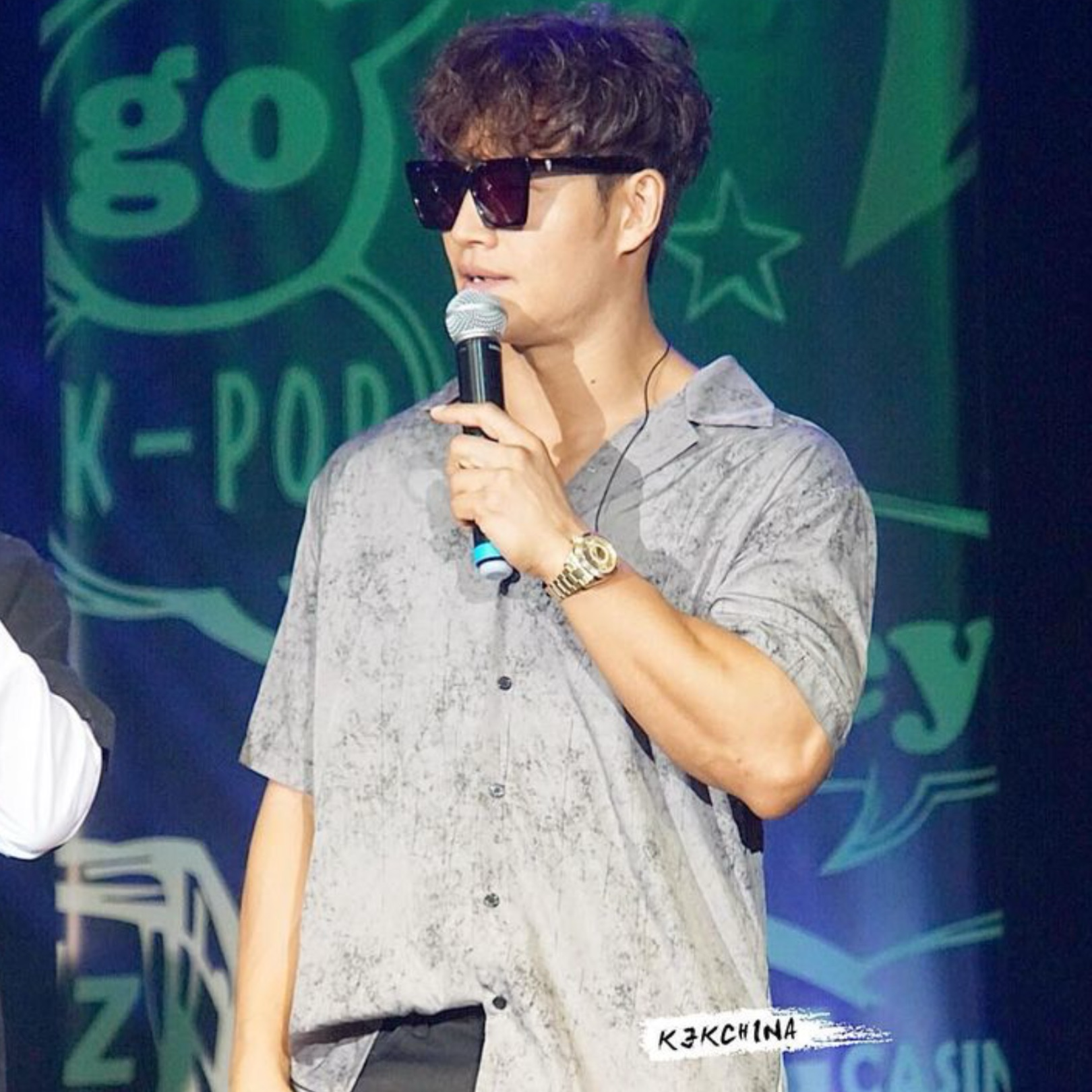 A moment captured by a fan of Kim Jongkook