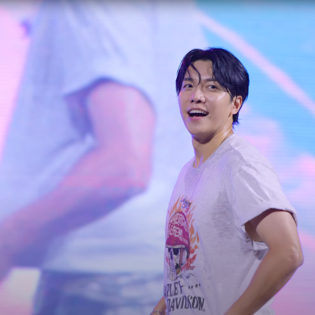 Recent activity shot of Lee Seunggi