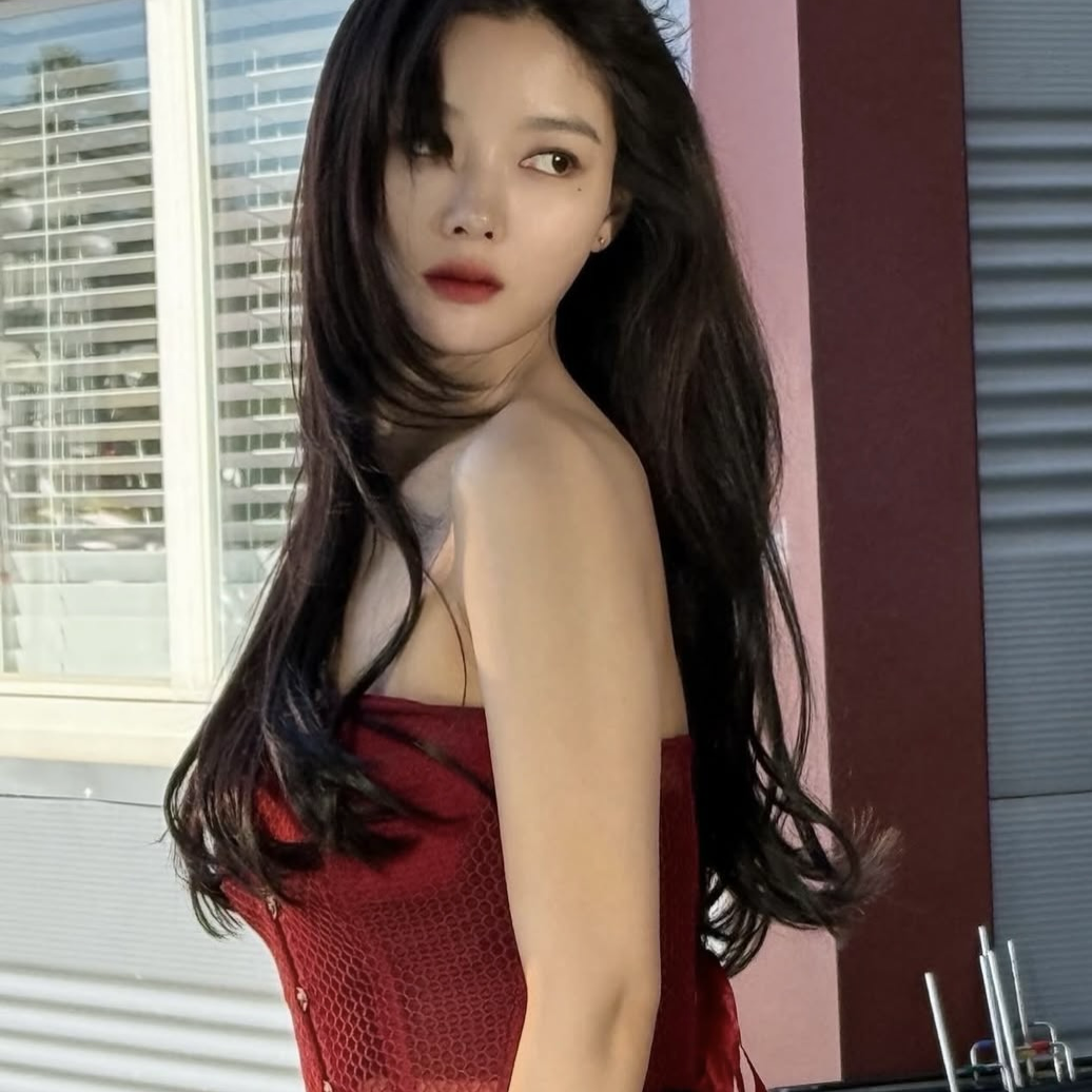 Behind-the-scenes cut of Kim Youjung