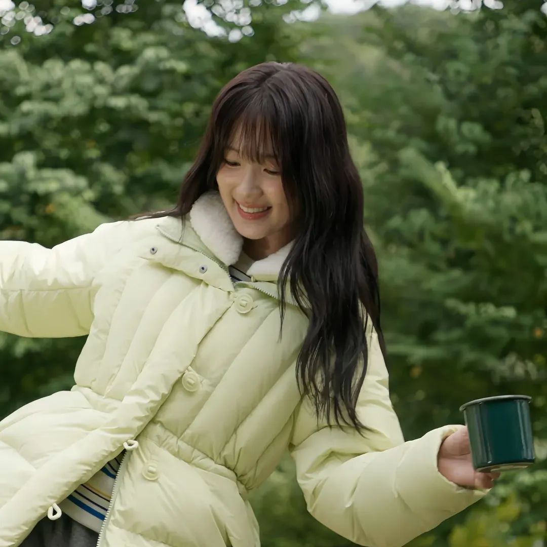 Behind-the-scenes cut of Kim Hyeyoon