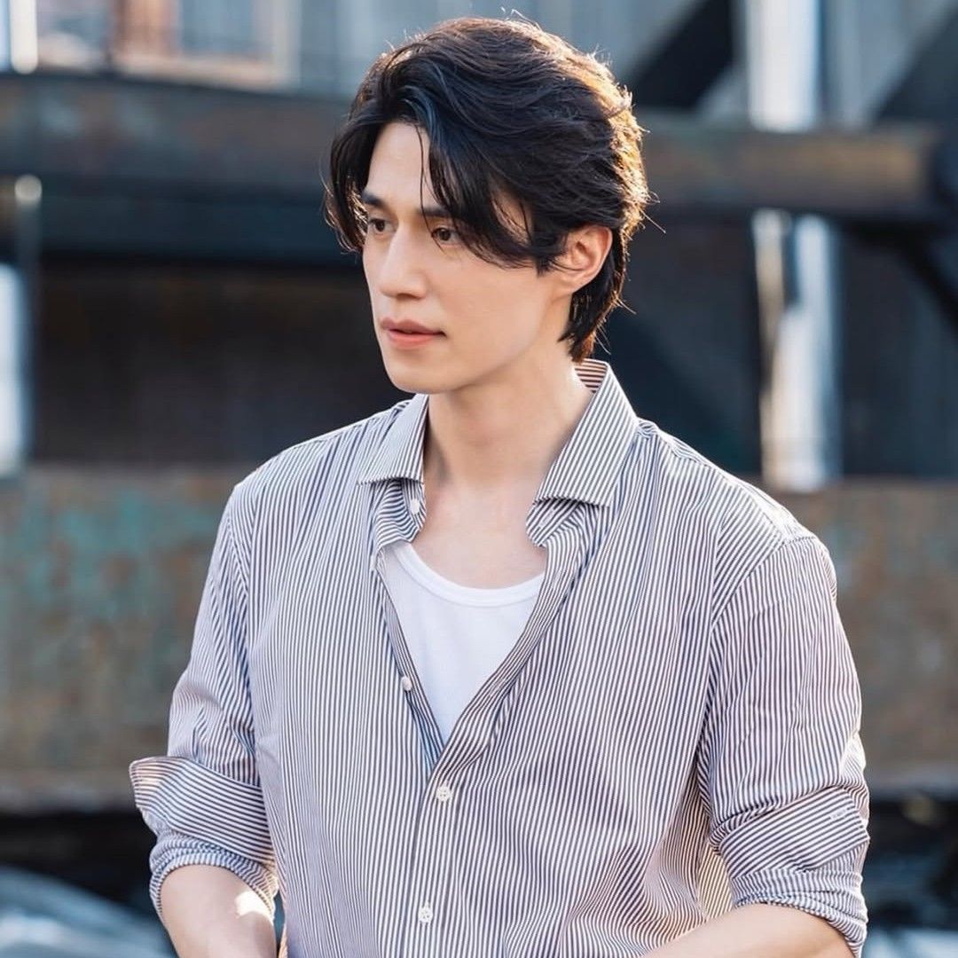 Behind-the-scenes cut of Lee Dongwook