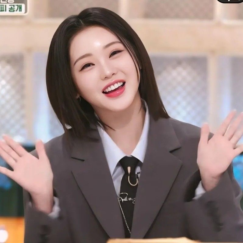 Behind-the-scenes cut of Hong Jiyoon