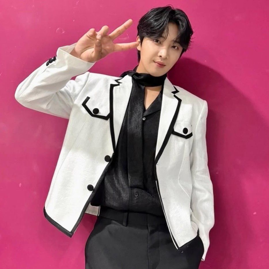 Behind-the-scenes cut of Hwang Yunsung