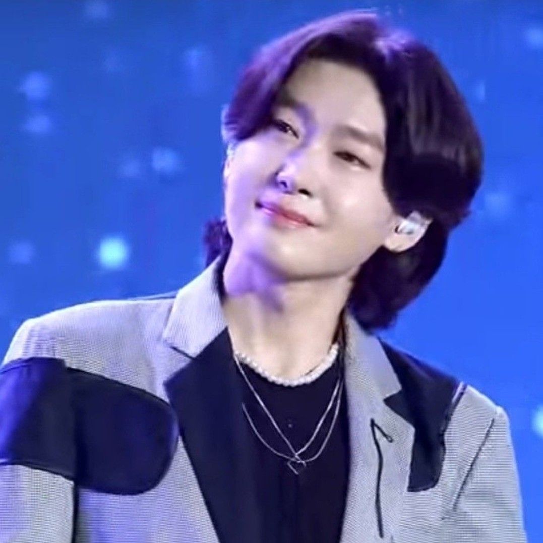 Behind-the-scenes cut of Kim Yongbin