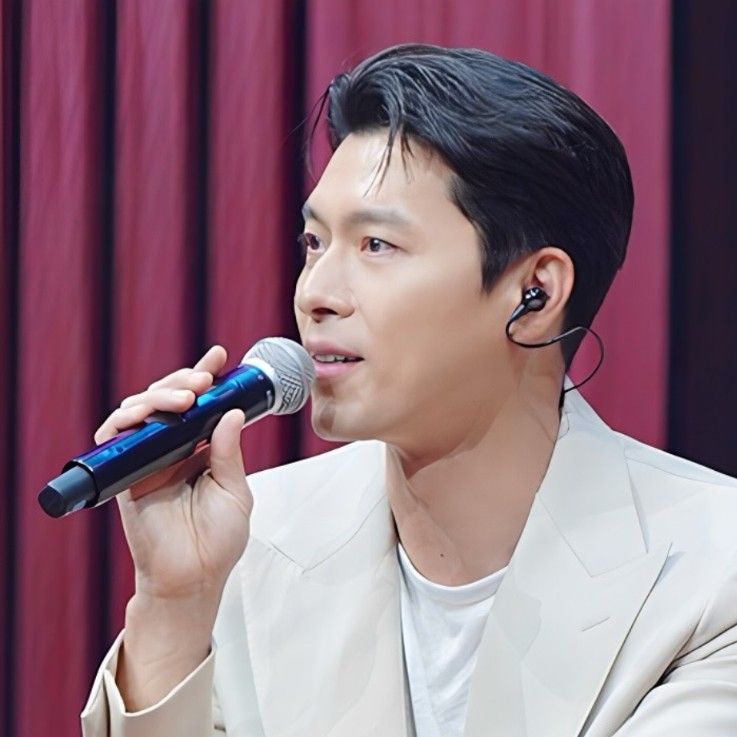 A moment captured by a fan of Hyun Bin