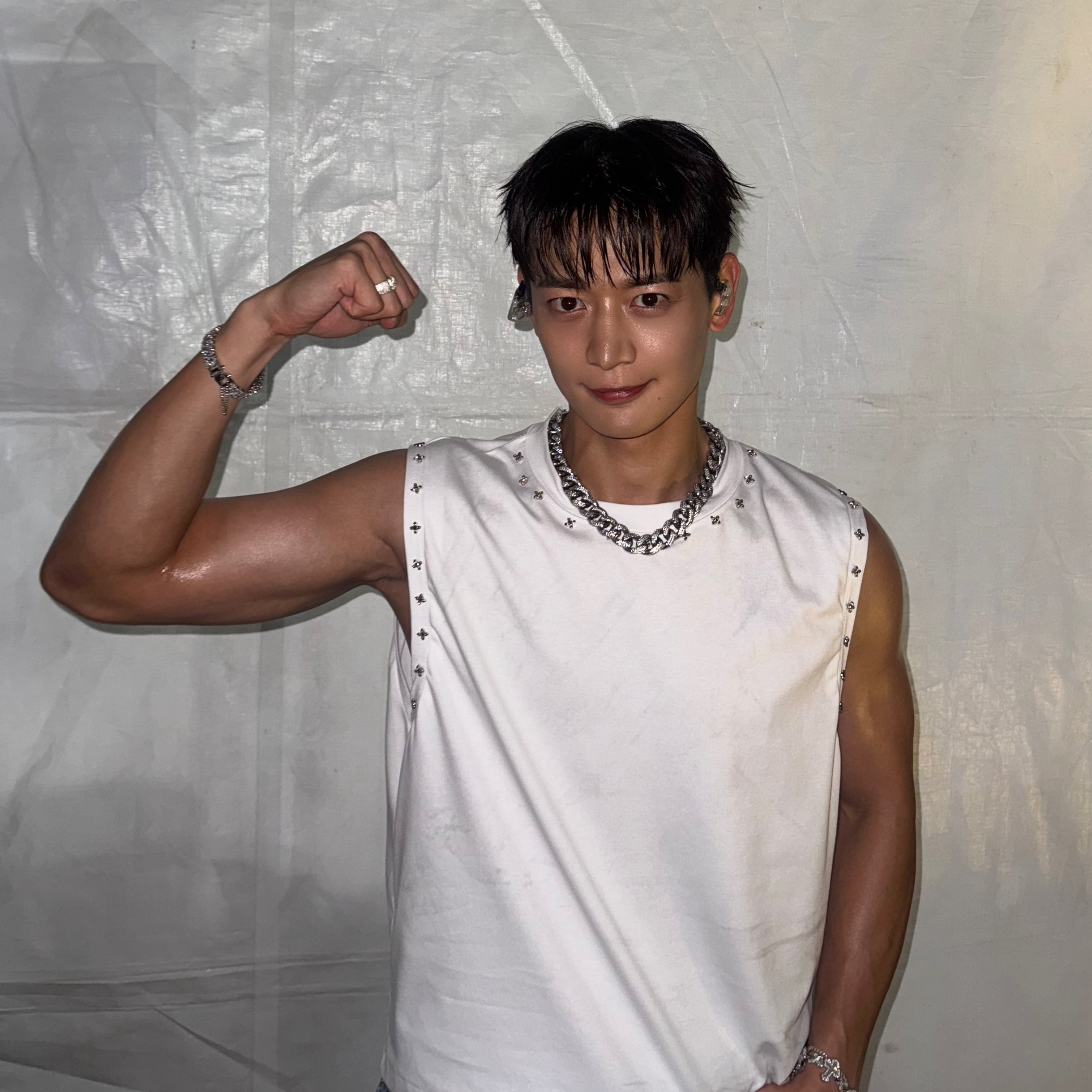 Behind-the-scenes cut of Choi Minho
