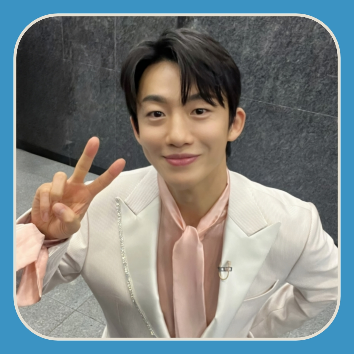 A moment captured by a fan of Shin Seungtae
