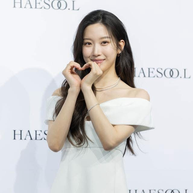 Latest photo of Mun Kayoung