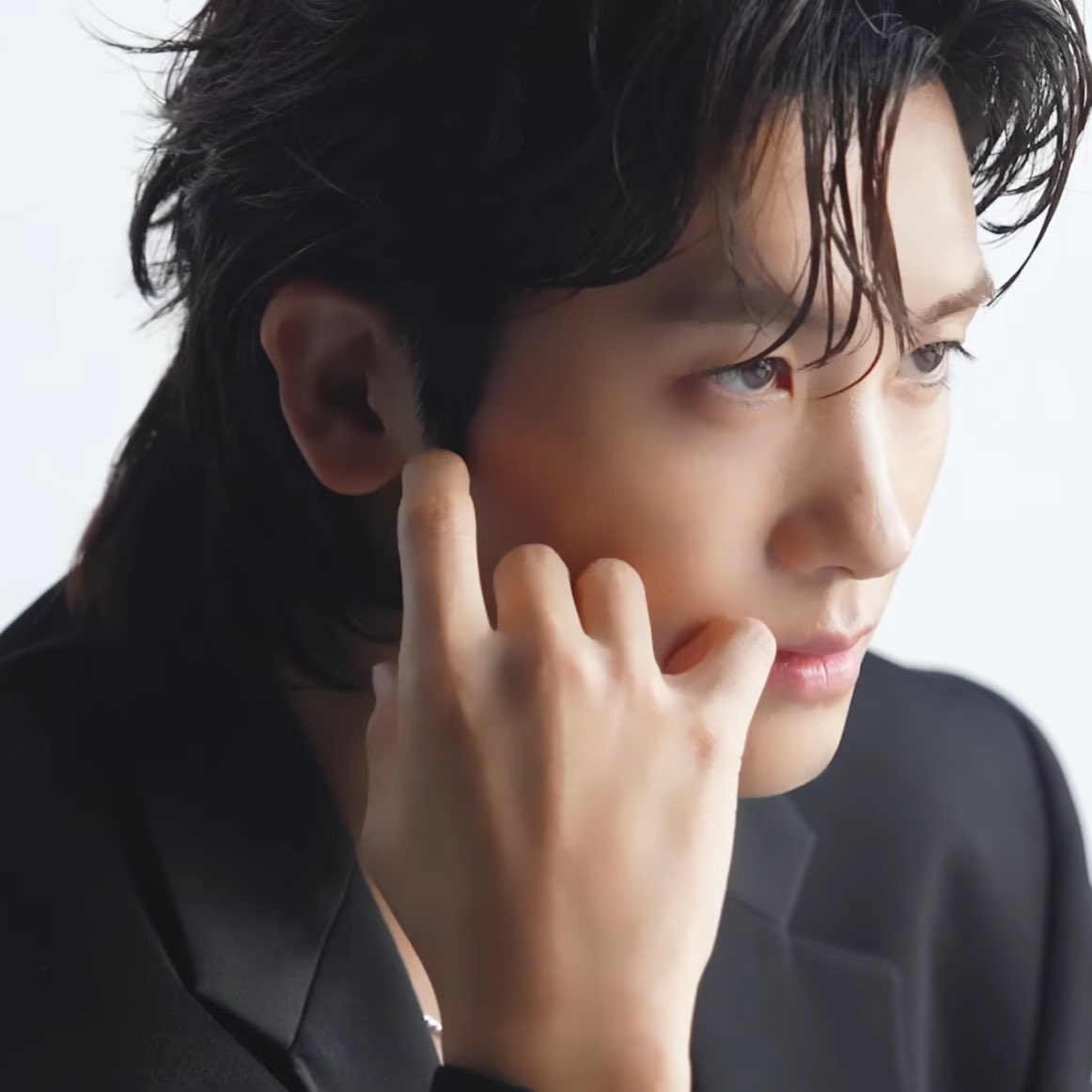 Behind-the-scenes cut of Park Hyungsik