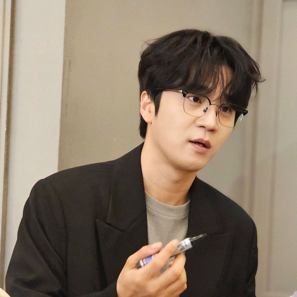 Recent activity shot of Park Jihoo (Mr. Trot 3)