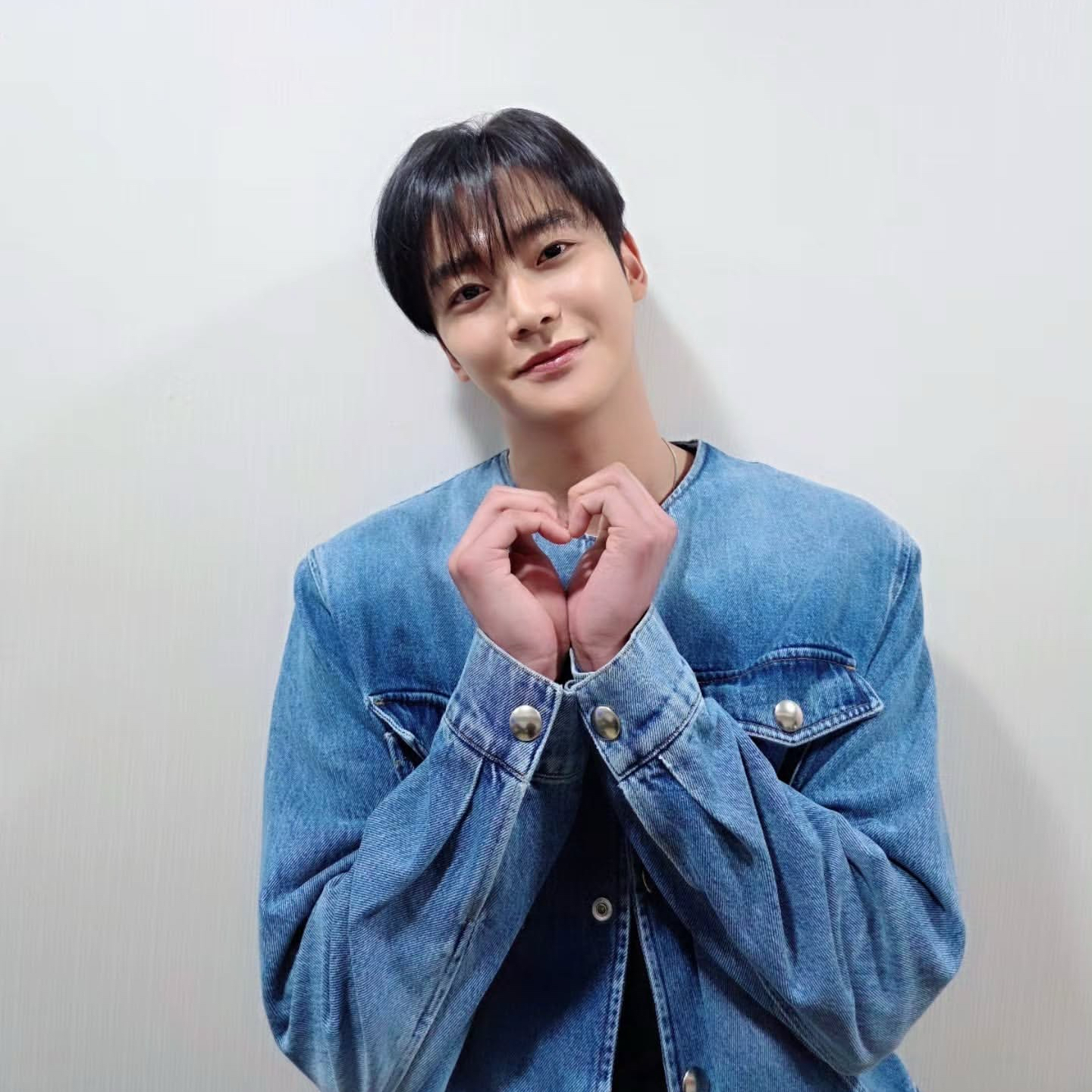 A moment captured by a fan of Rowoon