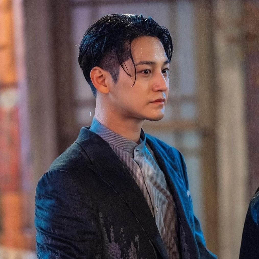 Behind-the-scenes cut of Kim Bum