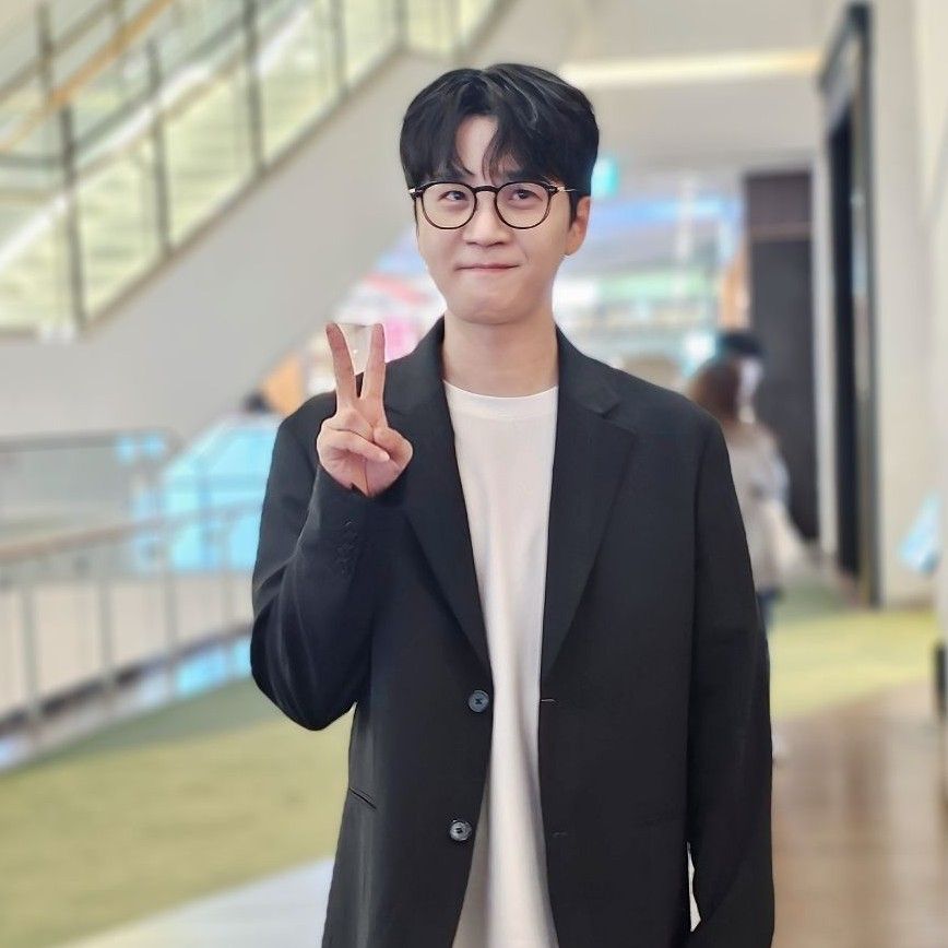 Recent activity shot of Park Jihoo (Mr. Trot 3)