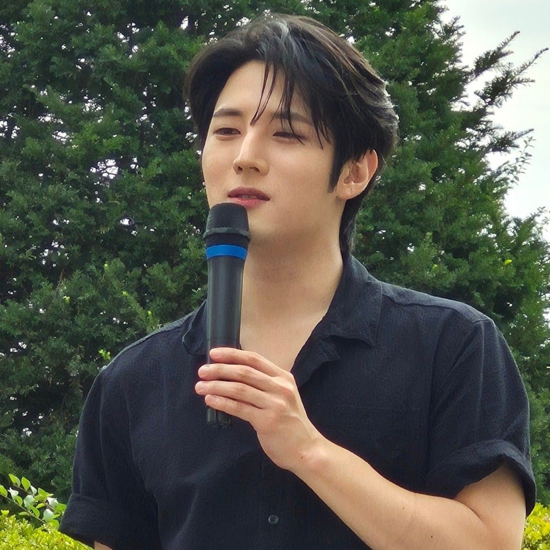 金俊賢的最新照片