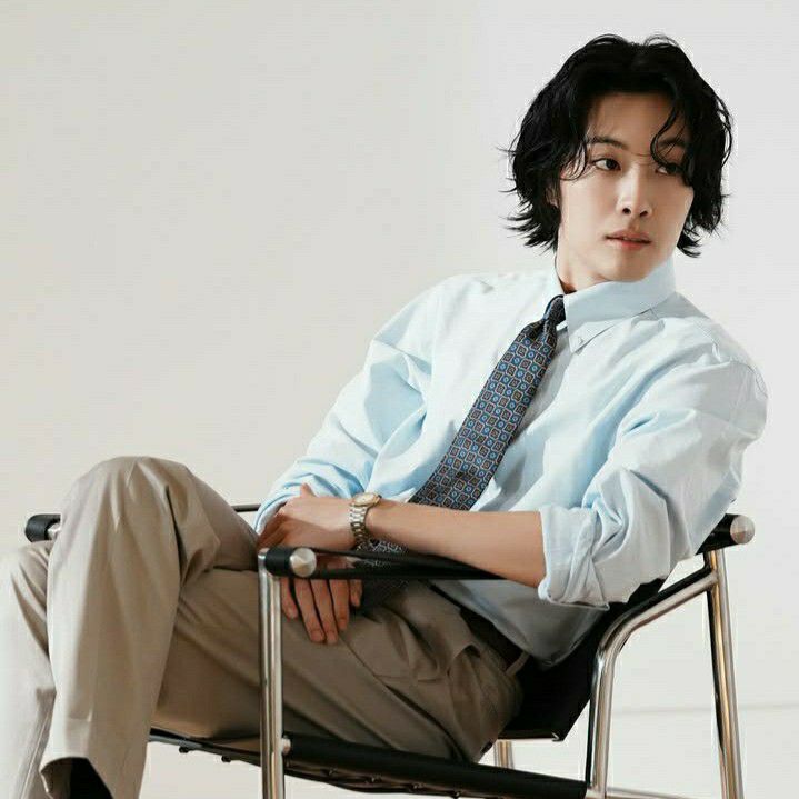 Recent activity shot of Lee Jongwon