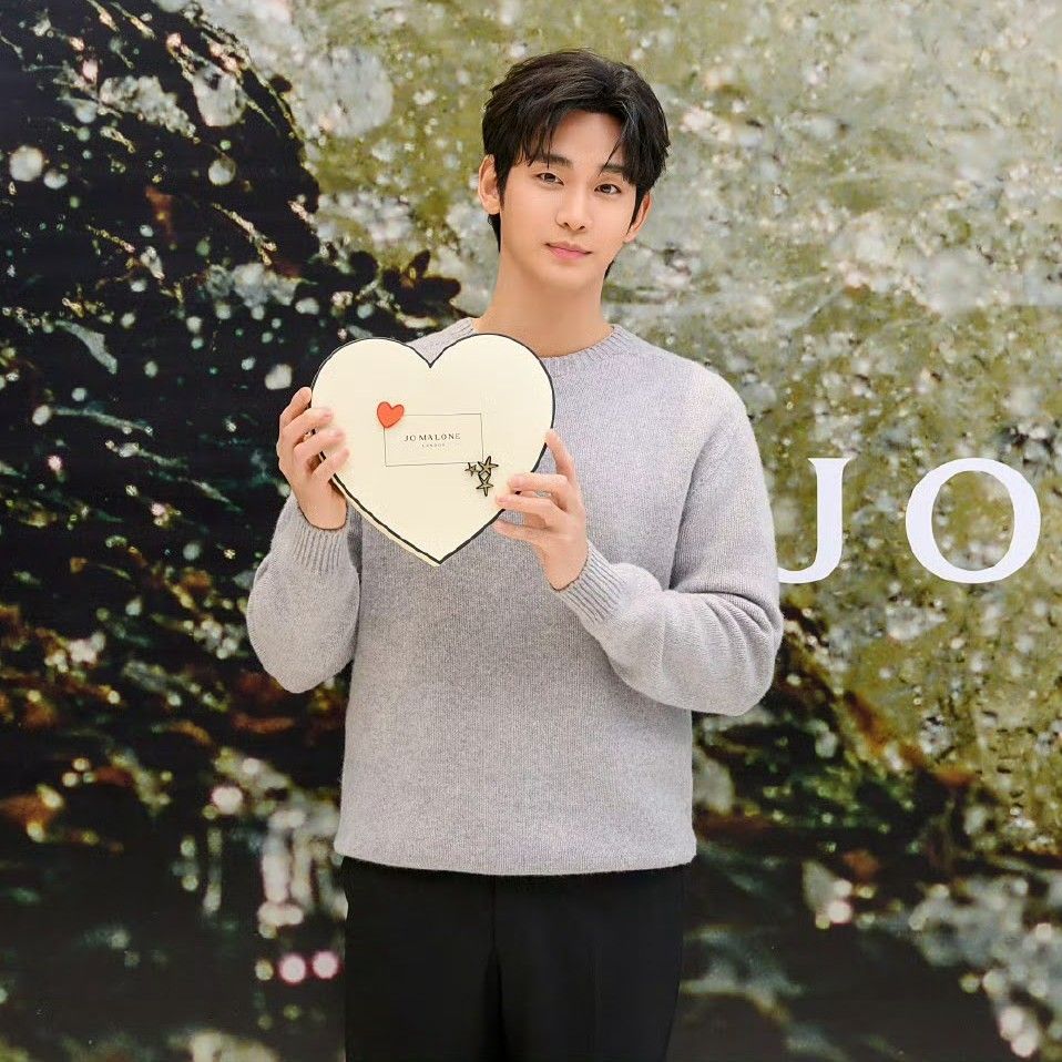 Behind-the-scenes cut of Kim Soohyun