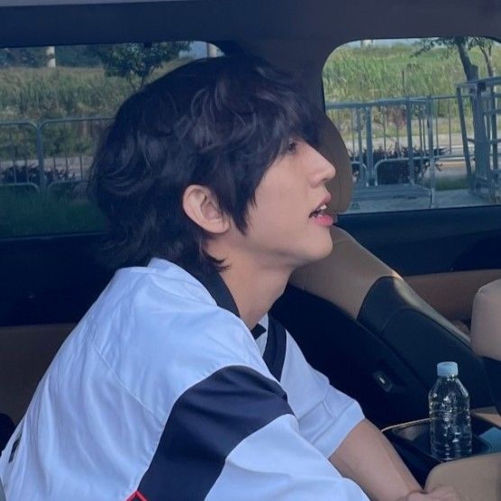 Behind-the-scenes cut of Lee Seungyoon