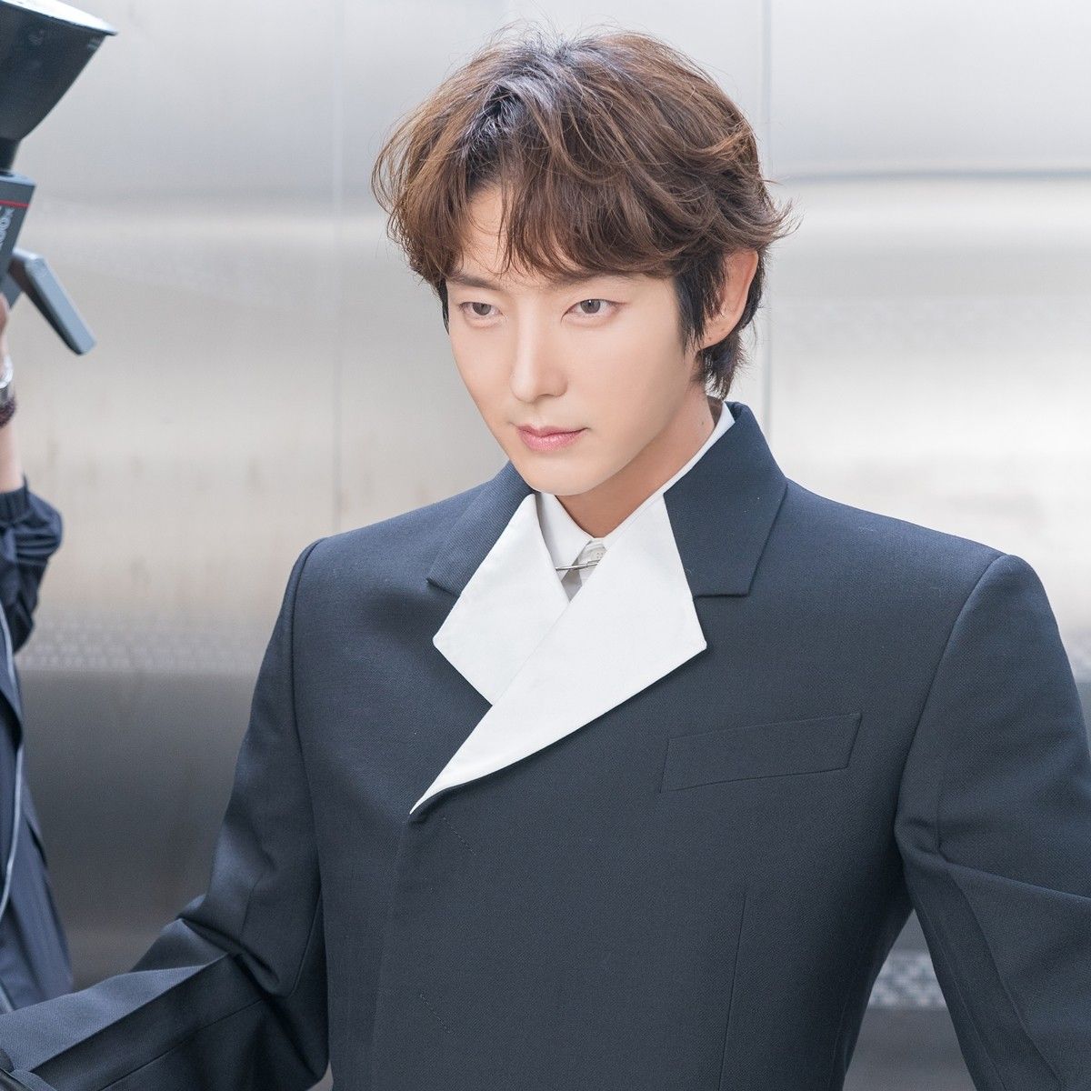 Behind-the-scenes cut of Lee Joongi