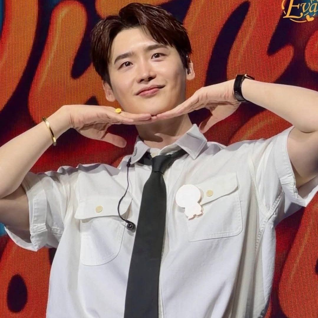 A moment captured by a fan of Lee Jongsuk