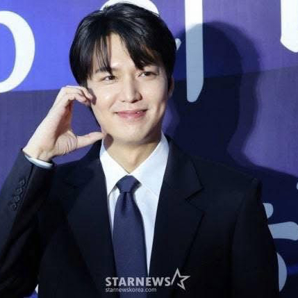 粉絲拍下的李敏鎬瞬間