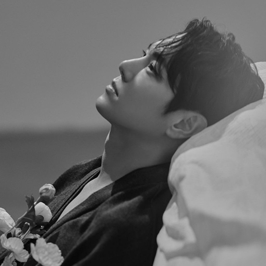 Behind-the-scenes cut of Hwanhee