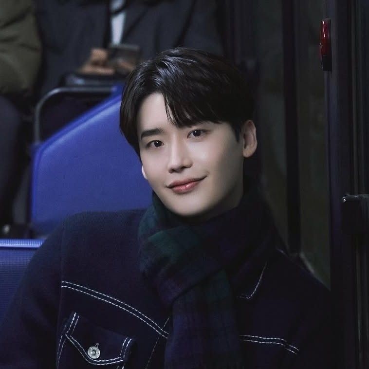 Latest photo of Lee Jongsuk