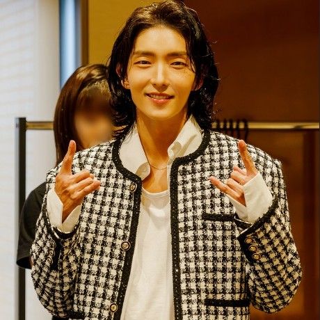 A moment captured by a fan of Lee Joongi