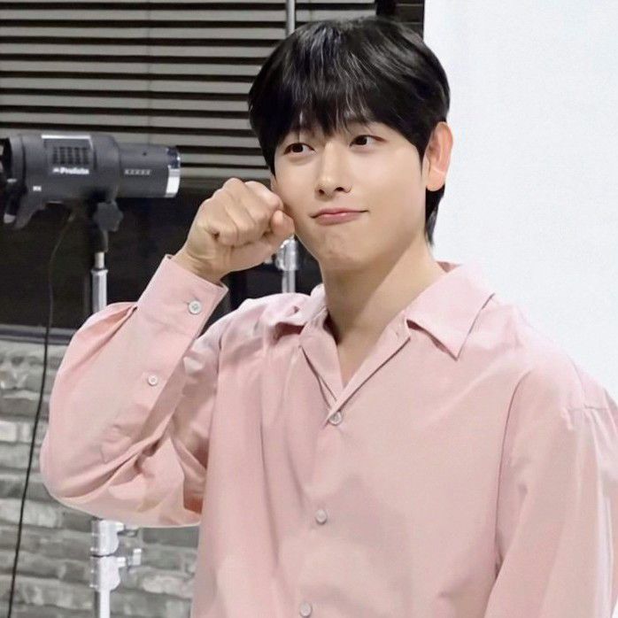 Behind-the-scenes cut of Lim Siwan