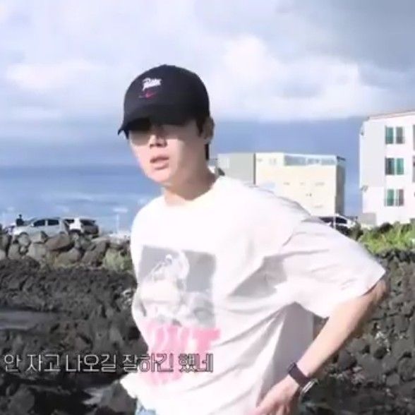 Behind-the-scenes cut of Kim Seonho
