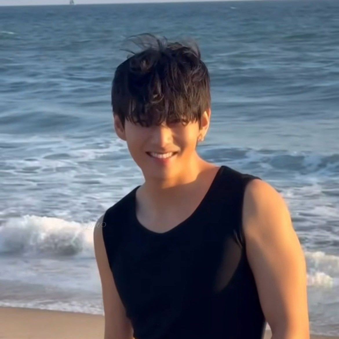 Foto terbaru dari Kim Taehyung (V)