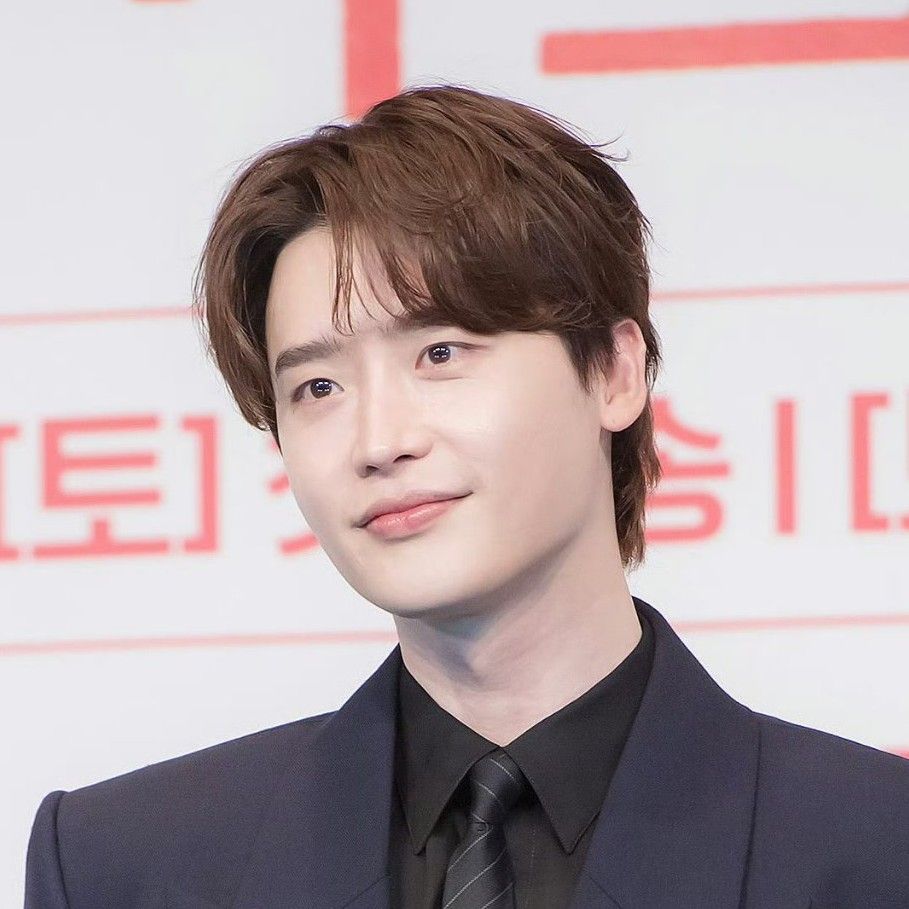 Recent activity shot of Lee Jongsuk