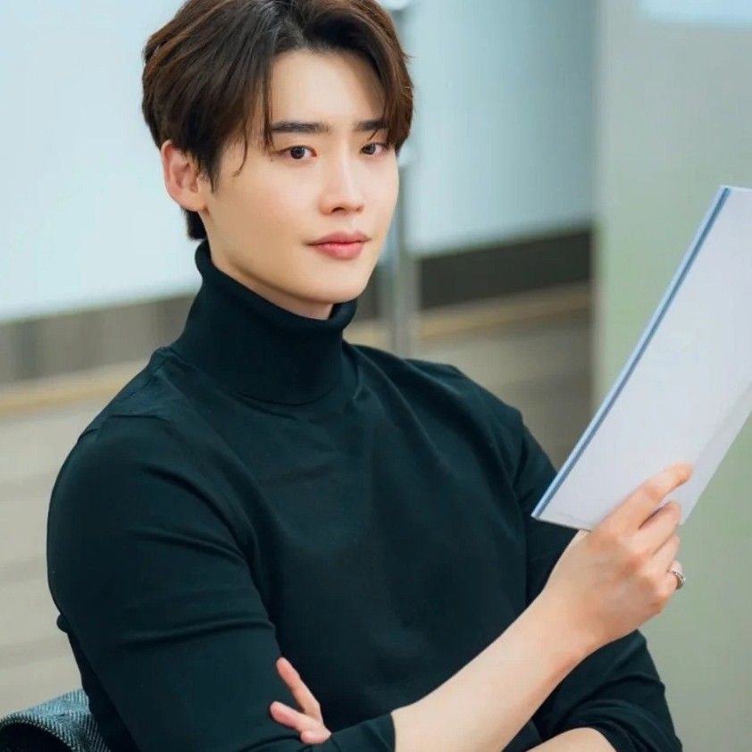 Recent activity shot of Lee Jongsuk