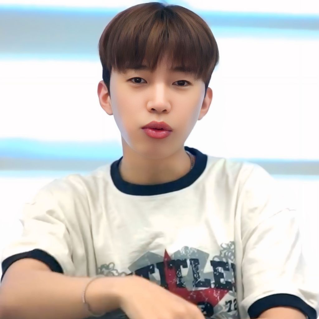 Behind-the-scenes cut of Lim Youngwoong