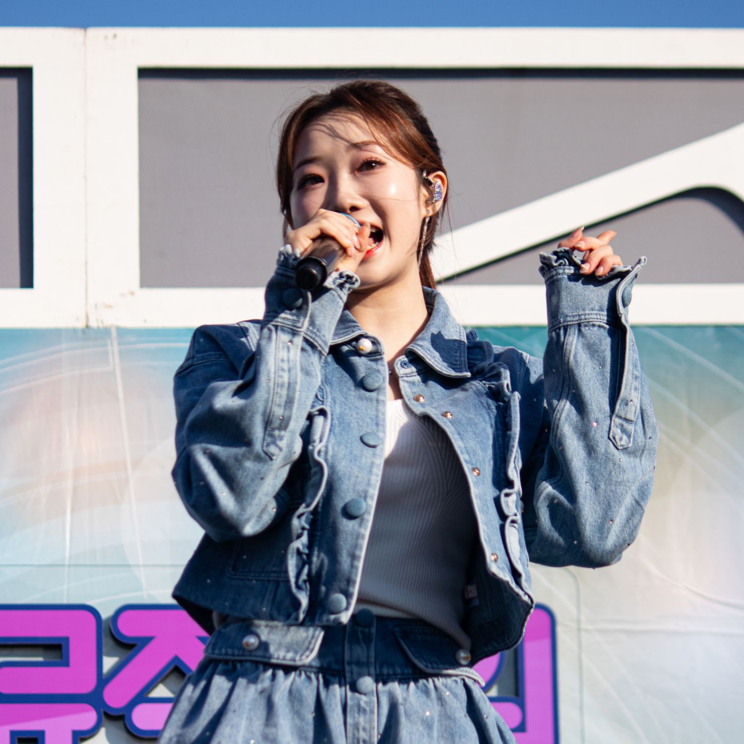 A moment captured by a fan of Jung Seojoo