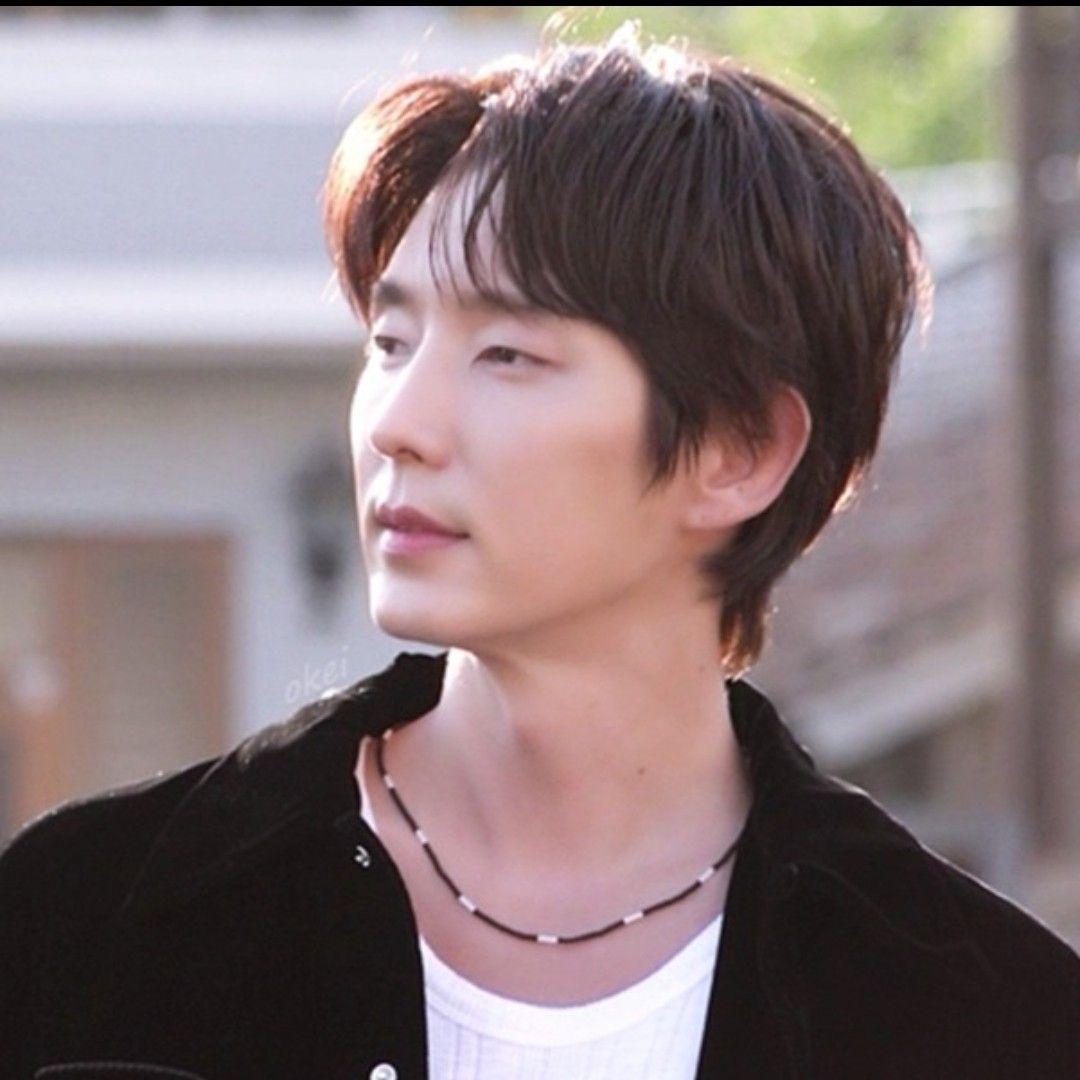 Behind-the-scenes cut of Lee Joongi