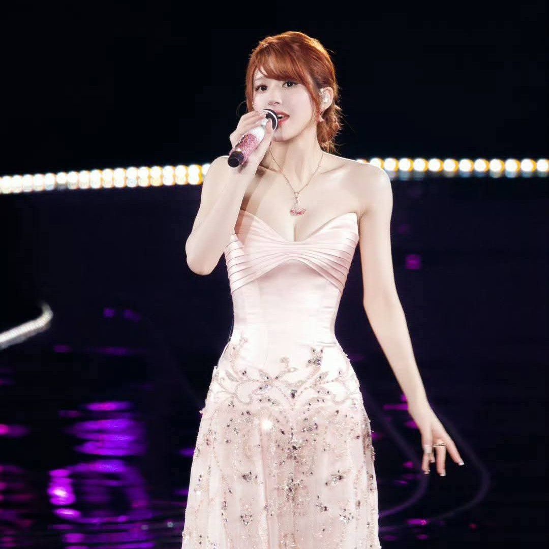 Behind-the-scenes cut of Zhao Lusi