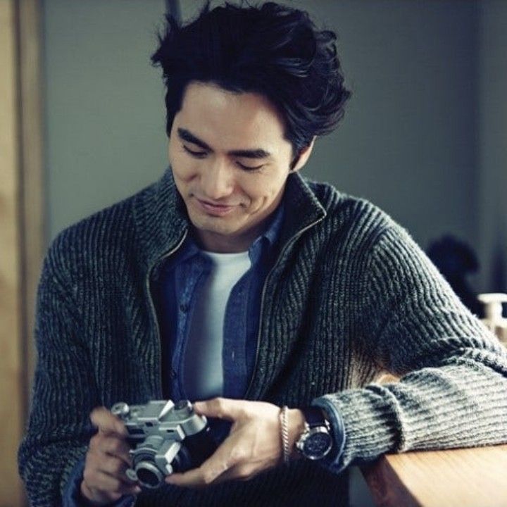 Behind-the-scenes cut of Lee Jinwook
