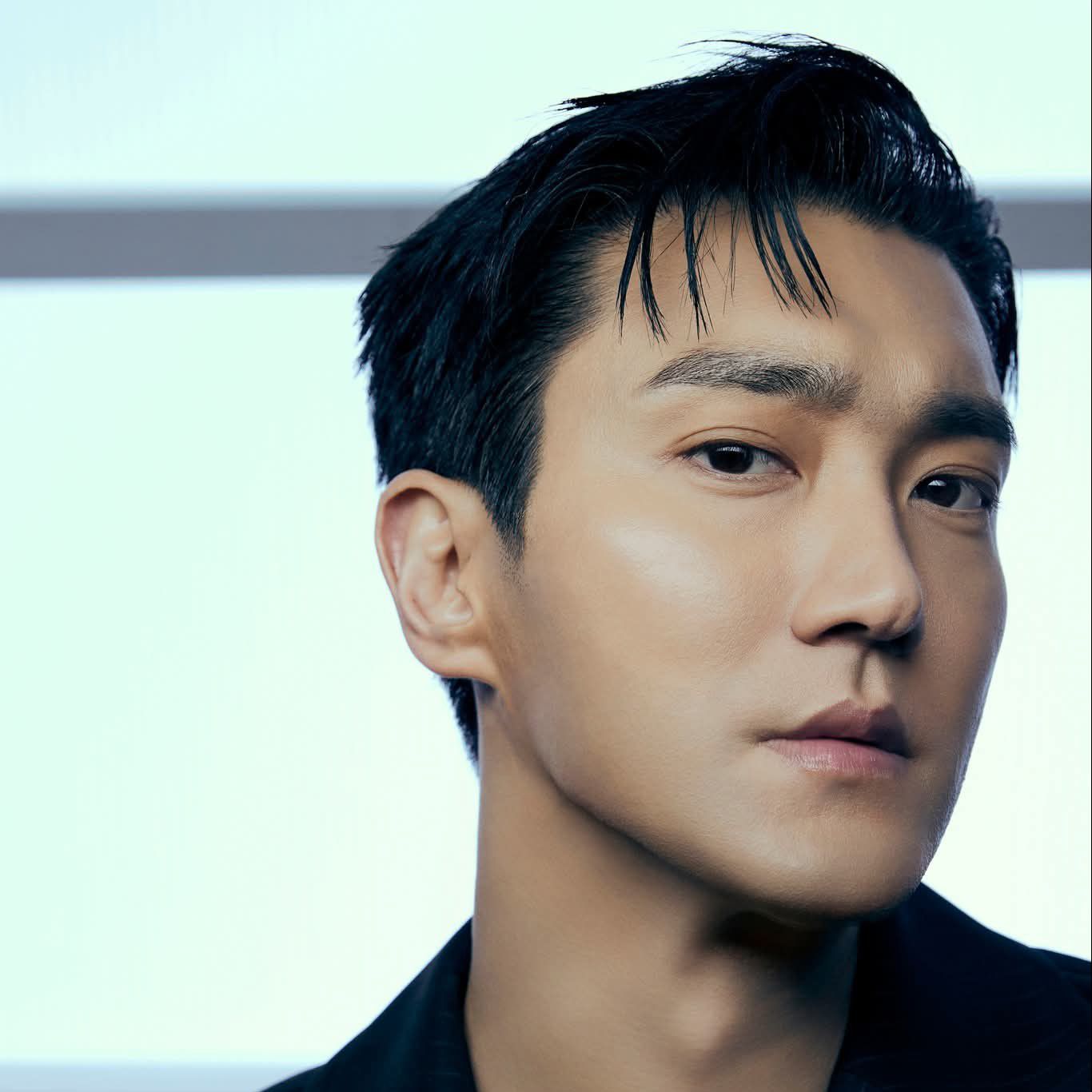 Recent activity shot of Choi Siwon