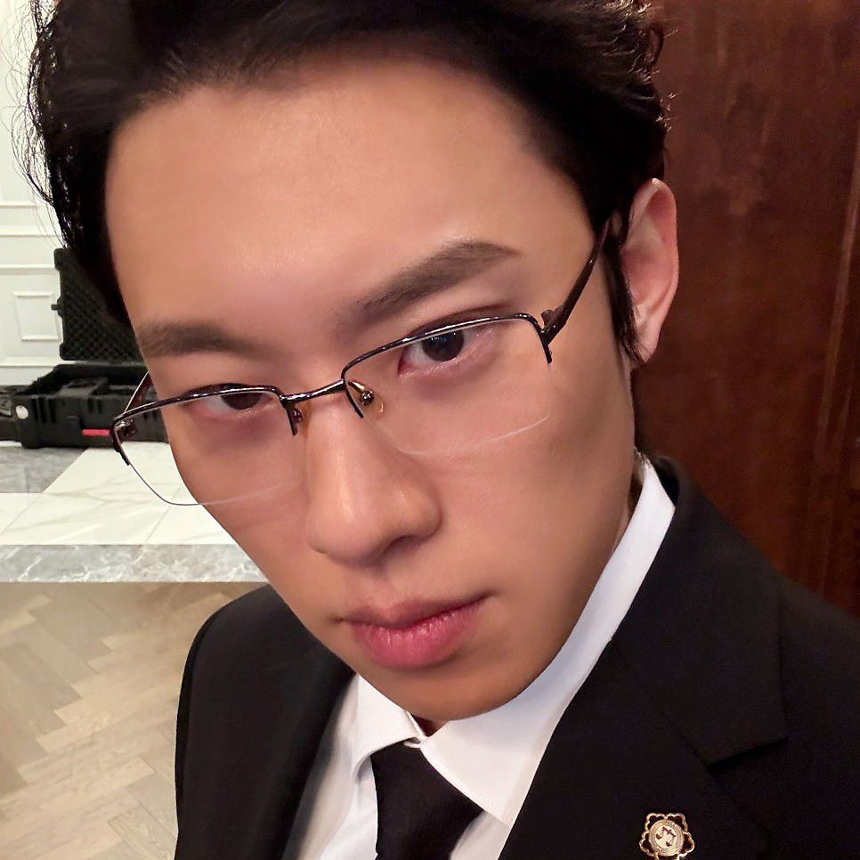 Behind-the-scenes cut of Kim Sungcheol