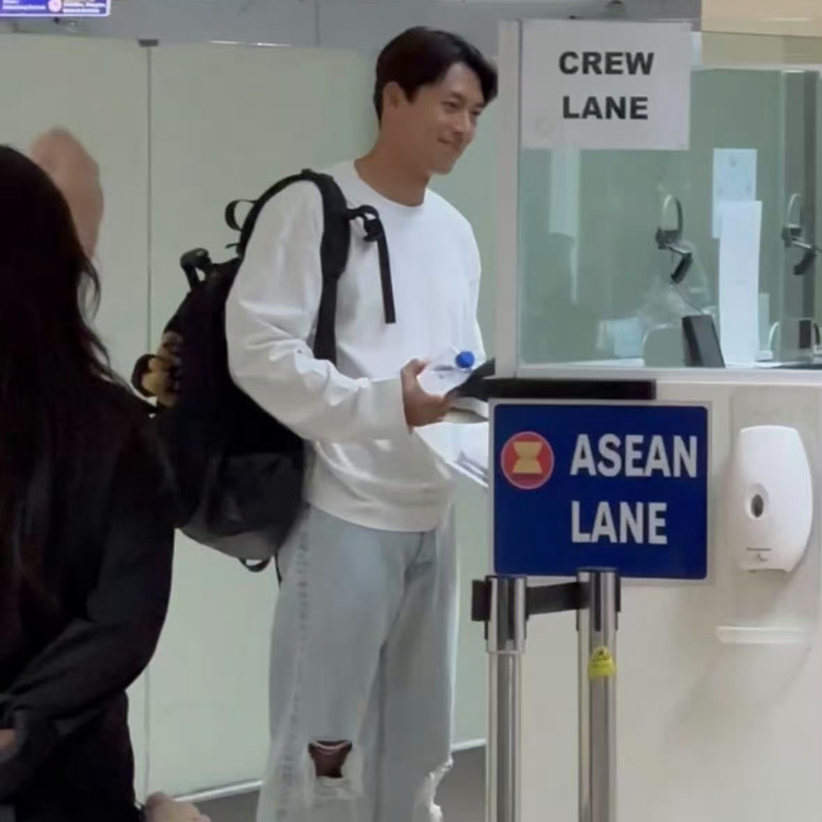 Behind-the-scenes cut of Hyun Bin