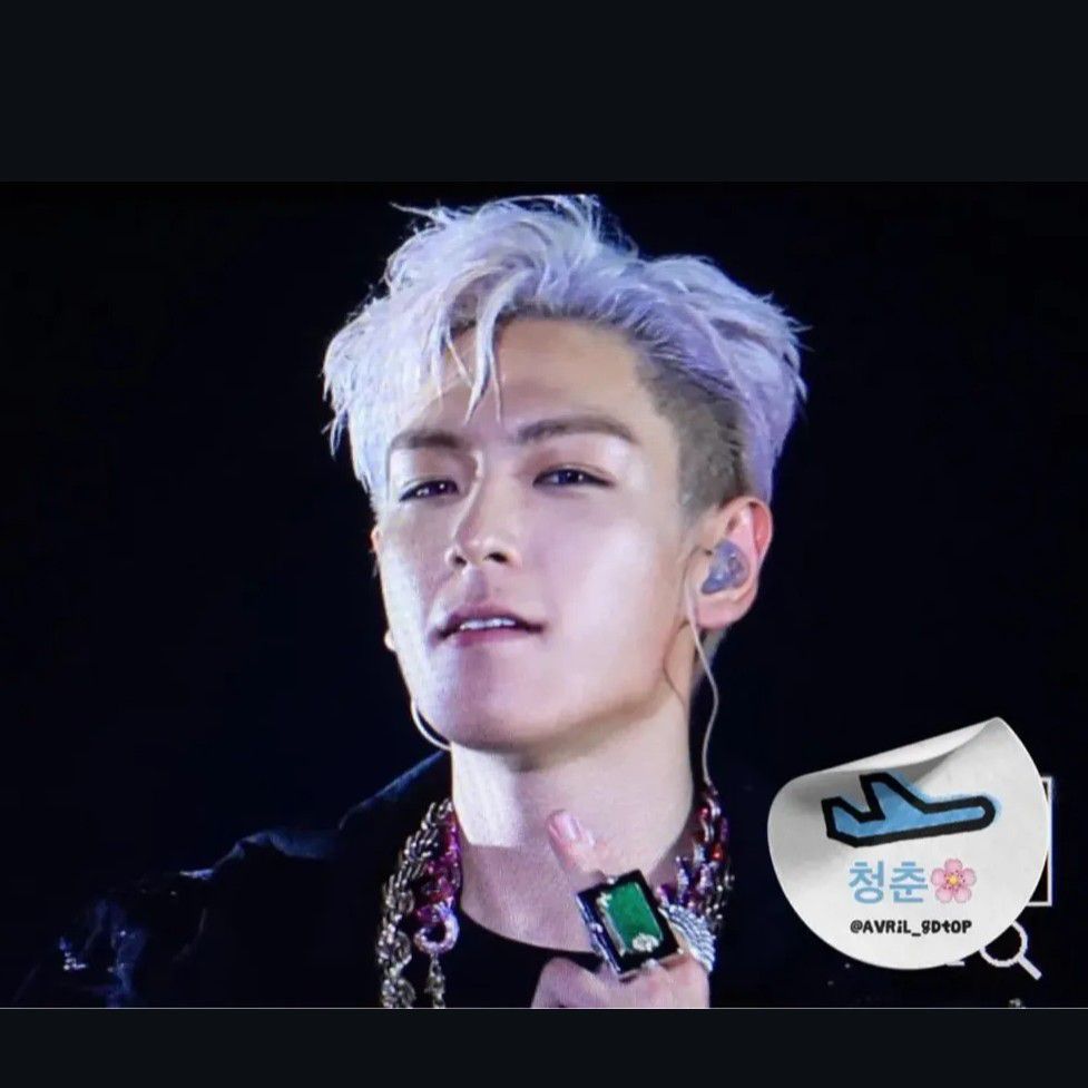 A moment captured by a fan of T.O.P