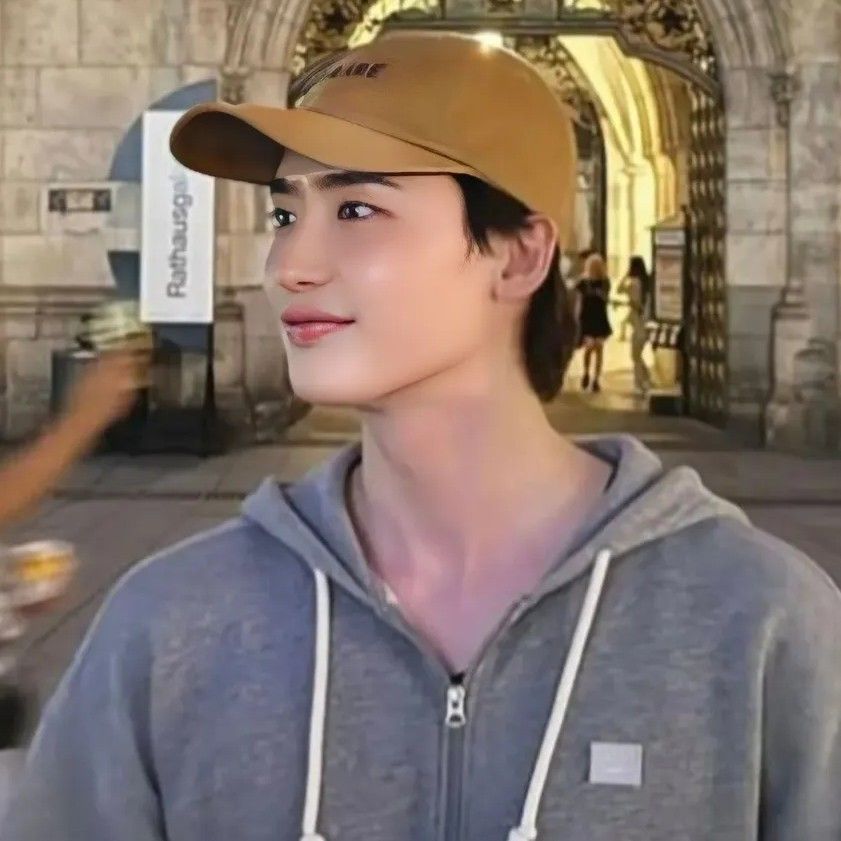 Behind-the-scenes cut of Lee Jongsuk