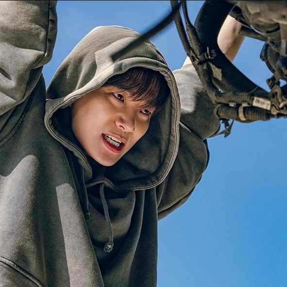 イ・ジュノの最近の活動ショット