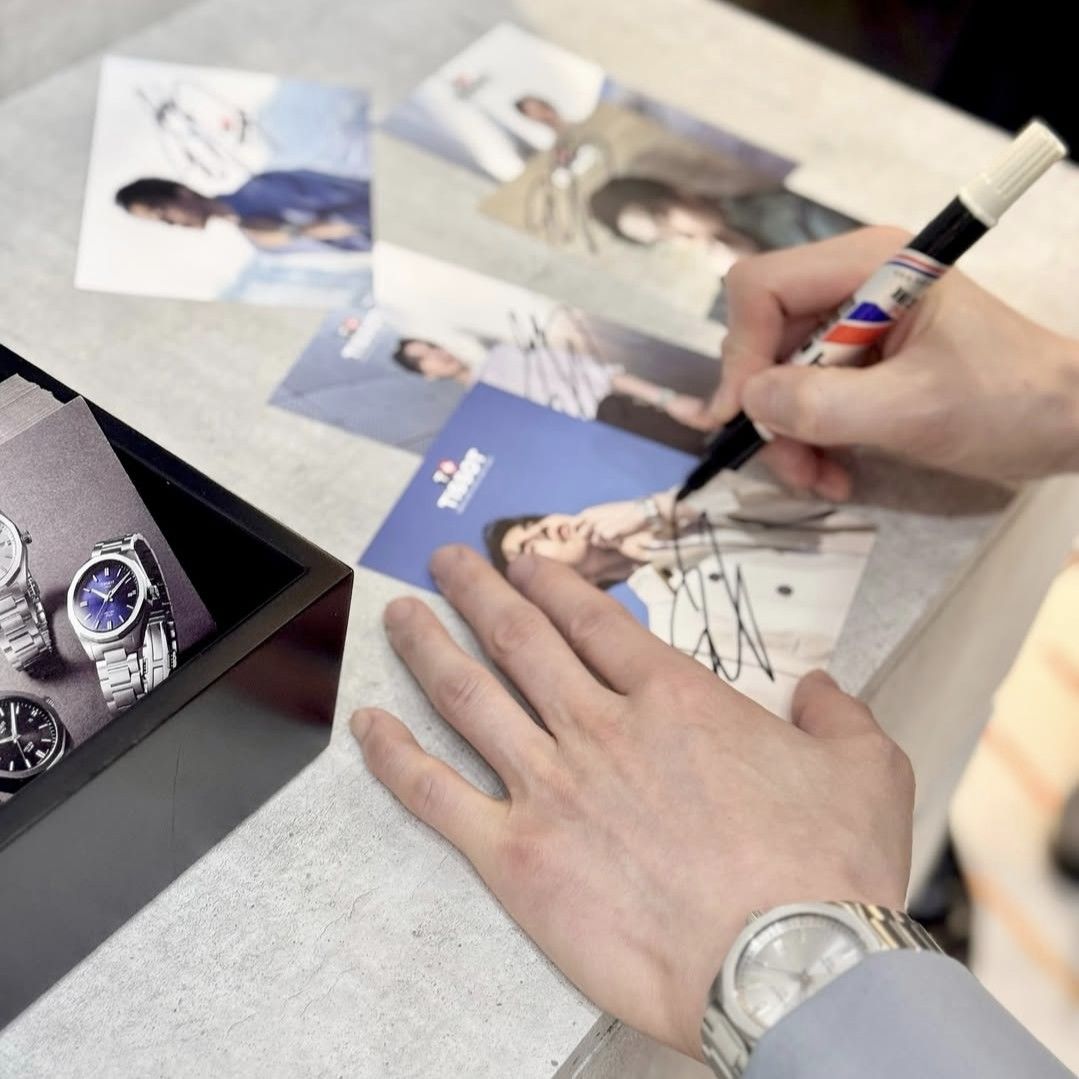 A moment captured by a fan of Lee Dongwook