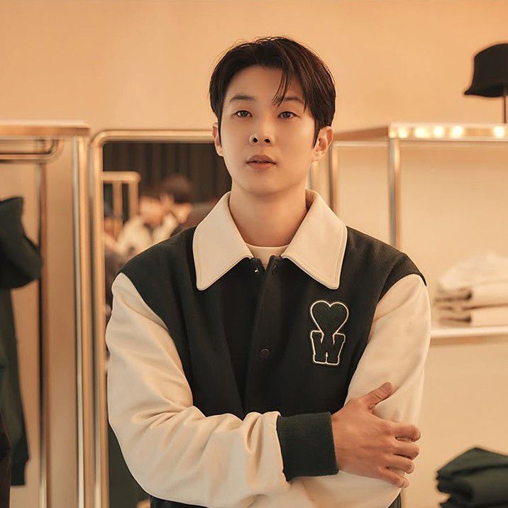 A moment captured by a fan of Choi Wooshik