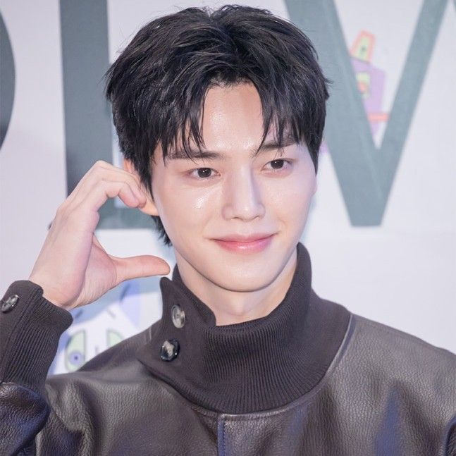 A moment captured by a fan of Song Kang