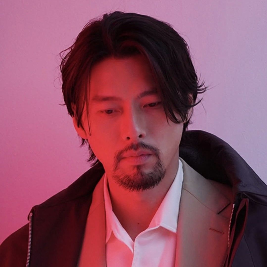 Behind-the-scenes cut of Hyun Bin